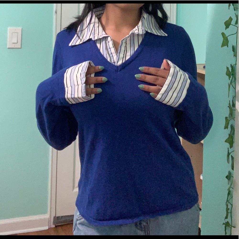 Blue sweater with collar